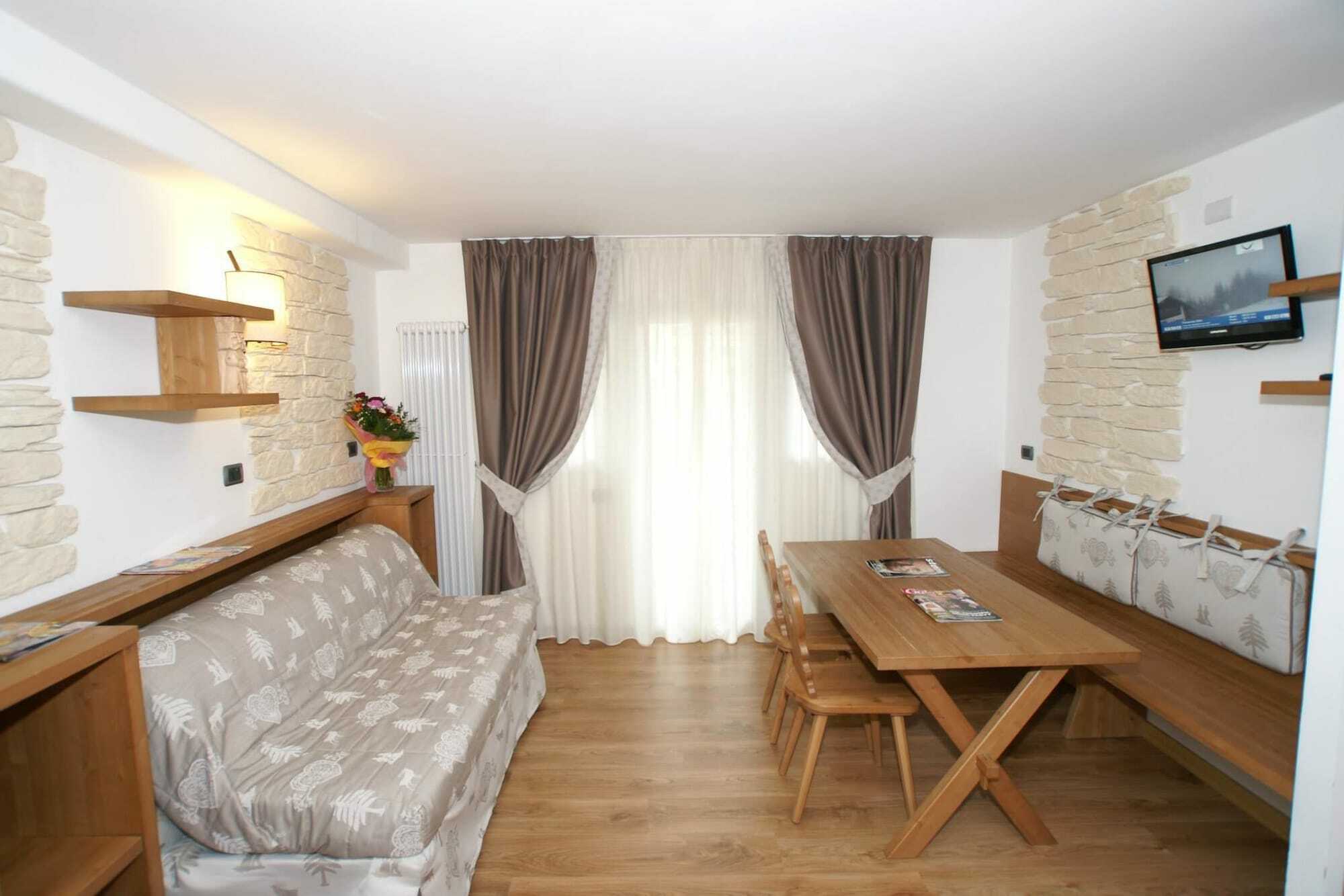 Adler Aparthotel Moena Esterno foto