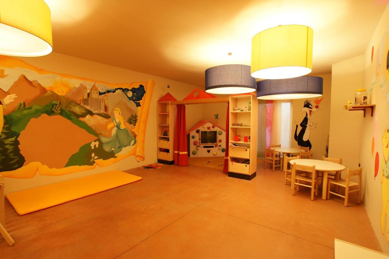 Adler Aparthotel Moena Esterno foto